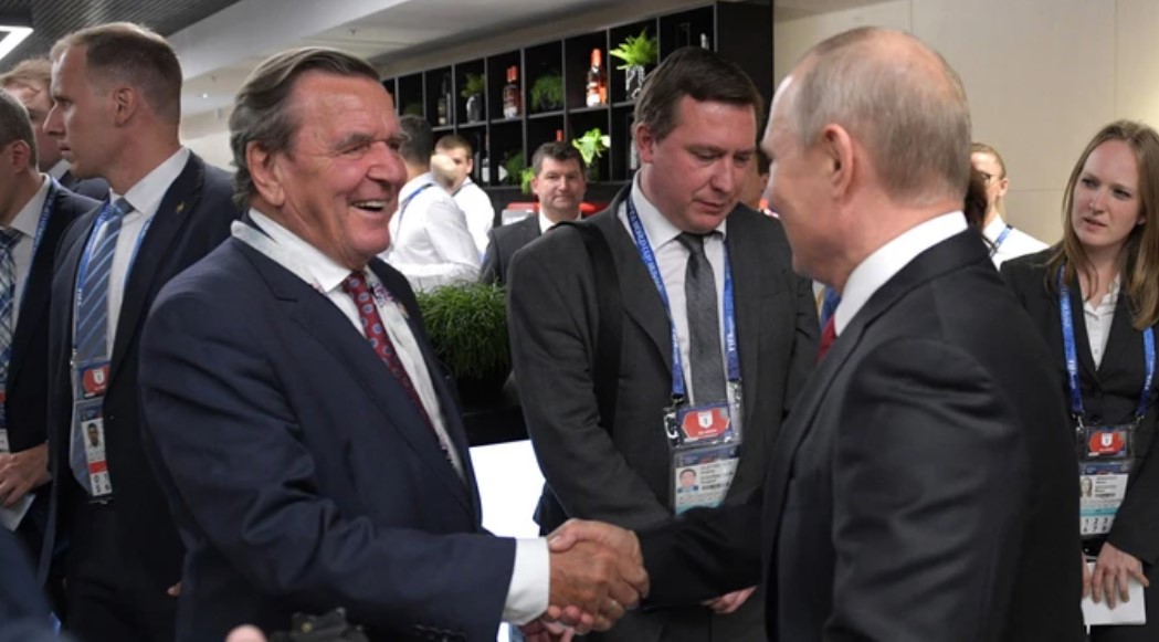 Путін хоче, щоб Шредер був посередником між Росією та ЄС